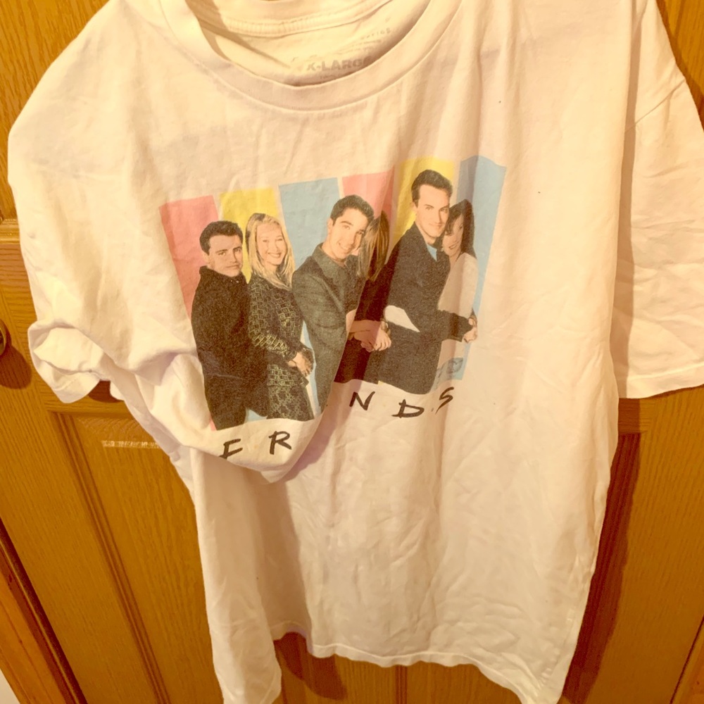 Classic friends tee.